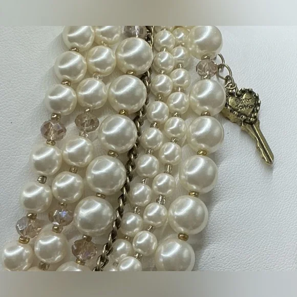 BETSY JOHNSON VINTAGE ICONIC THICK MULTI STRAND FAUX PEARL STATEMENT NECKLACE - Picture 3 of 3